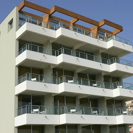 Ascot Fronte Mare &