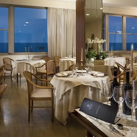 Ascot Fronte Mare &