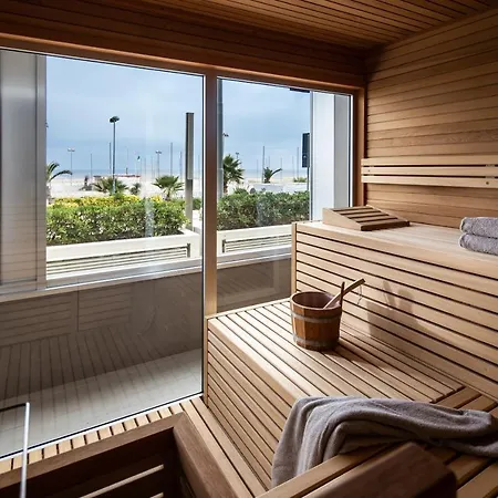 Ascot Fronte Mare & Ρίμινι